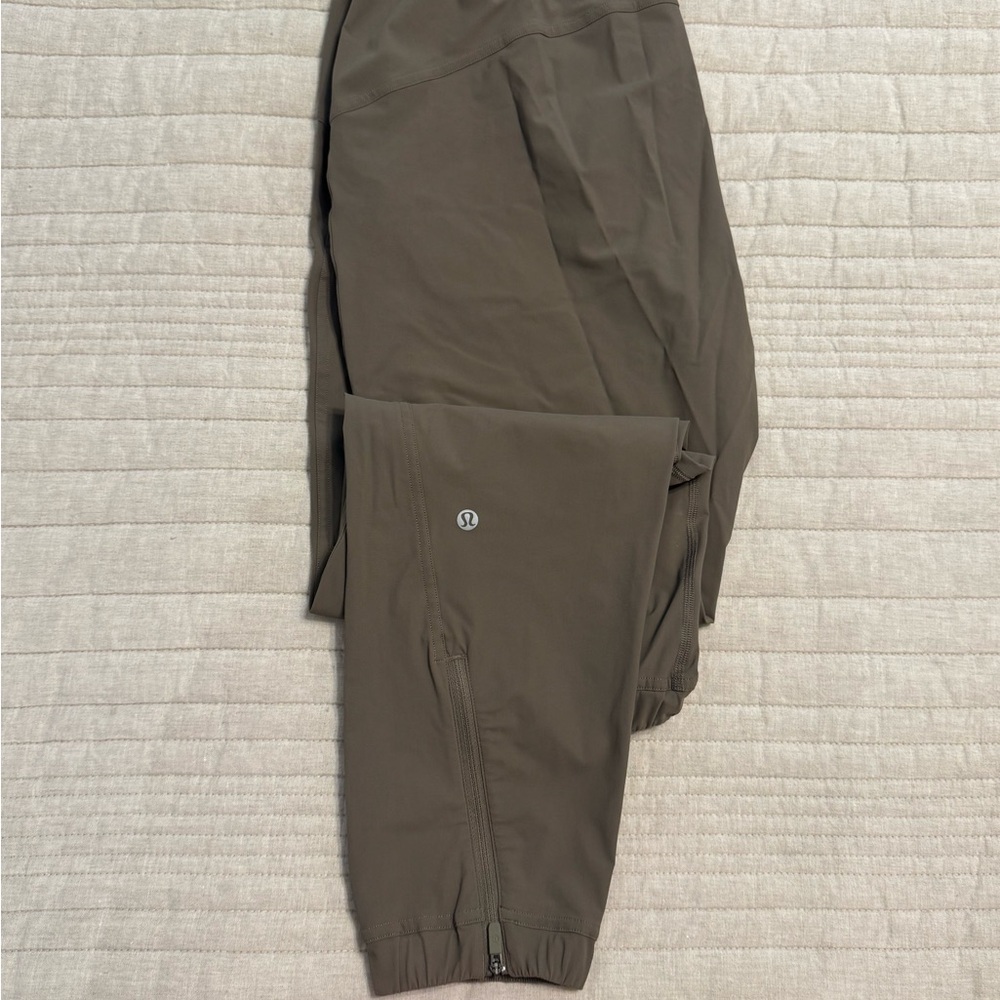 lululemon Adapted State HR Jogger size 8, Nomad